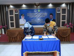 Pemko Serahkan Hibah Tanah ke Umrah