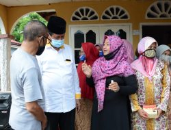 Ibu-ibu di Desa Jang Karimun Titip Amanah untuk Isdianto