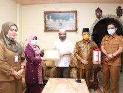 Pemko Berikan Penghargaan Kepada 3 Mantan Pejabat Daerah