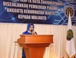Terima Piagam Anggota Kehormatan dari IKAPTK, Rahma Ingin Para Alumni Jaga Kekompakan