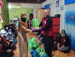Wan Aris Gelar Baksos Bagi Sembako bersama Alumni SMPN 01 Bunguran Timur