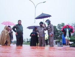 Rahma Beri Semangat dan Bantuan kepada Korban Banjir