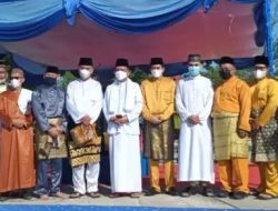 Daeng Ganda Ikut Sholat Id di Pantai Piwang bersama Gubernur Kepri