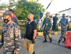 Wan Aris Cek Naik Turun Penumpang di Pelabuhan Penagi Natuna