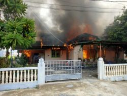 Dua Unit Rumah di Jalan Sambu Terbakar