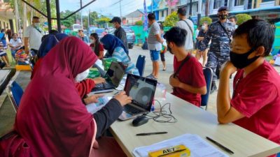 Kaget Liat Masyarakat Penuhi Poltekkes Tanjungpinang, Danlantamal: Jangan Takut Tidak Kebagian Vaksin