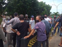Warga Minta Polres Tanjungpinang Buka Penyekatan Jalan di Simpang Kota Piring