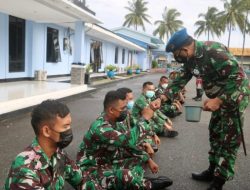 Tradisi Personel Naik Pangkat di Lanud Raden Sadjad Natuna, Disiram Air Kembang