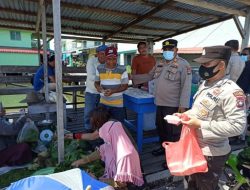 Polsek Bunguran Barat Bagikan Paket Sembako Kepada Masyarakat