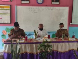 Serahkan Laptop di Bungsel, Wan Aris : Bantuan Ini Merupakan Pokir DPRD Natuna