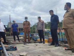 Wan Aris Tinjau Lampu Penerangan di Tambatan Perahu Desa Sungai Ulu