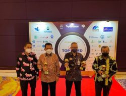 Gubernur Ansar Terima Penghargaan Top Pembina BUMD 2021