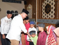 Safari Ramadhan di Pulau Laut, Bupati Santuni Anak Yatim dan Warga Kurang Mampu