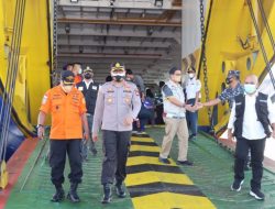 Sekda Natuna Pantau Arus Balik Lebaran di Pelabuhan Penagi
