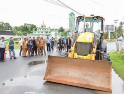 Pemkab Lingga Lebarkan Jalan Dalam Dabo Singkep