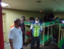 Wan Aris Tinjau Arus Mudik di Pelabuhan Selat Lampa Natuna