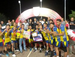 Ketua DPRD Natuna Hadiri Penyerahan Hadiah Juara Voli di Pantai Piwang