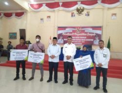 Serahkan Santunan JKM Sebesar Rp126 Juta, Ini Pesan Kepala BPJS Ketenagakerjaan Natuna