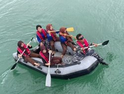 Saka Bahari Lanal Ranai melaksanakan latihan  Dayung Perahu Karet