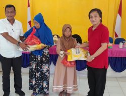 Kades Kelanga Apresiasi Pembagian Bantuan dari Keluarga Ricky Gunawan untuk Warganya