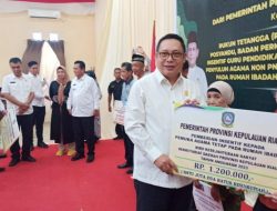 Ketua DPRD Natuna Dampingi Gubernur Kepri Serahkan Bantuan