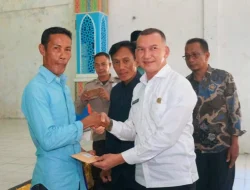 Wabup Natuna Serahkan Bantuan Korban Musibah Serasan Tahap II
