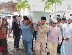 Ratusan Pelayat Sambut Jenazah Ibunda Bupati Natuna di Rumah Duka