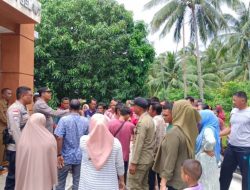Warga Segel Kantor Desa Selaut, Polsek Bunguran Barat Turun Tangan