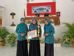 Tutup Kegiatan Jambore PKK Kabupaten Natuna 2023, Septi Serahkan Hadiah ke Pemenang Lomba