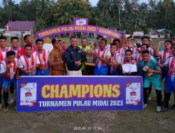 P2KM Juarai Turnamen Pulau Midai, Bupati Serahkan Piala Bergilir