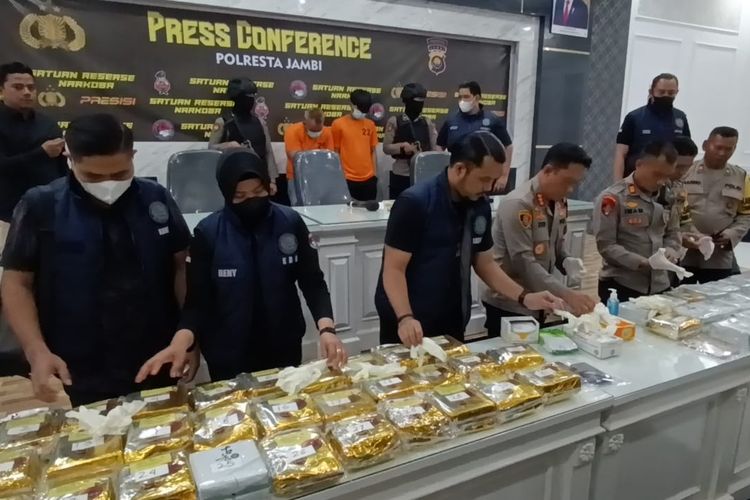 Jaringan narkoba Internasional dengan barang bukti 32 kilogram sabu disita polisi, Jumat, (12/01/2024). (Foto : Istimewa)