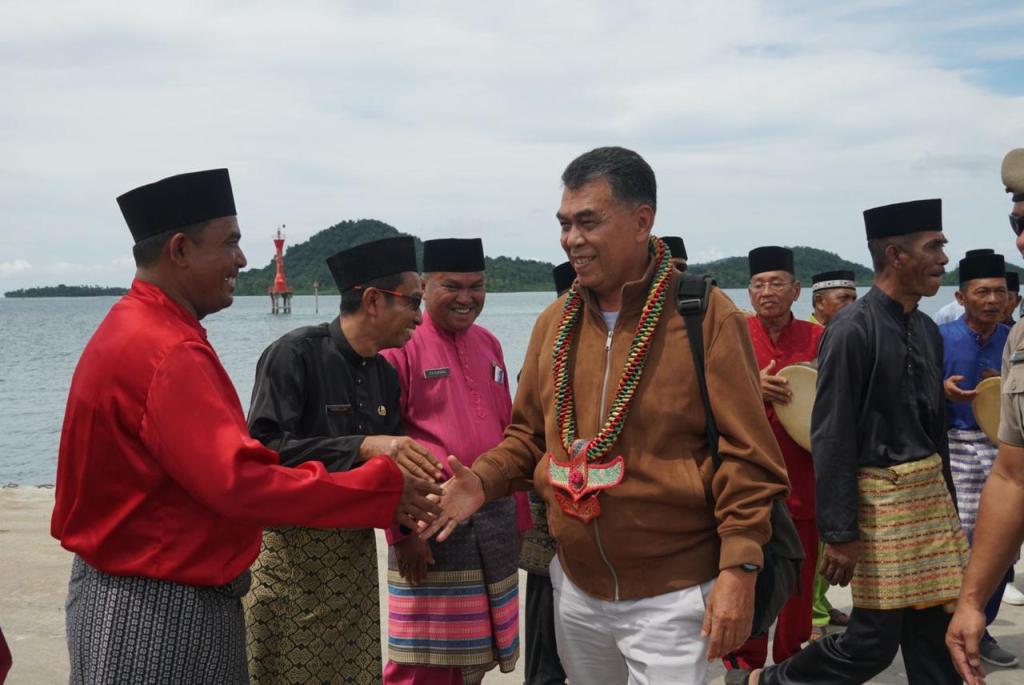 Bupati Natuna Blusukan 4 Hari, Dengarkan Aspirasi dan Resmikan Program di Pulau Perbatasan