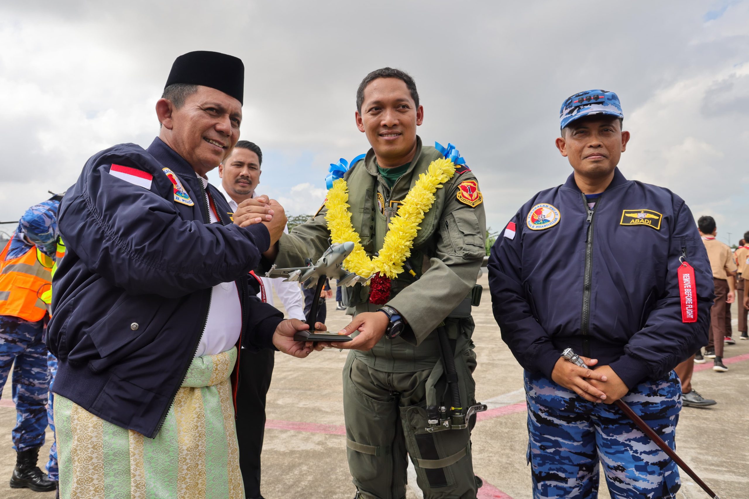 Ansar Ahmad Dikukuhkan Sebagai Warga Kehormatan Lanud RHF