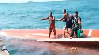 Kapal Ikan Tenggelam di Perairan Lingga, 3 Orang Selamat