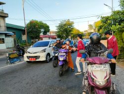 Mahasiswa Tanjungpinang Laksanakan Pembagian Takjil di Pamedan