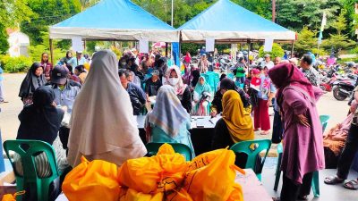 Ratusan Warga Melayu Kota Piring Serbu Pembagian Paket Bingkisan Lebaran