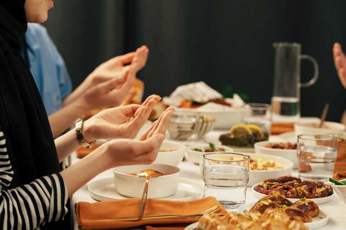 Waktu Terbaik Makan Sahur Sesuai Anjuran Rasulullah SAW dan Medis