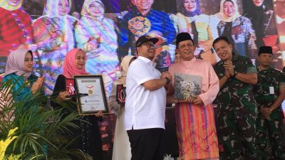 MURI Catat Kebaya Labuh dan Kue Tepung Gomak Kepri Sebagai Rekor Dunia