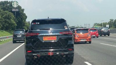 Fortuner Berpelat TNI Tabrak Mobil Wartawan di Tol Japek, Milik Purnawirawan?