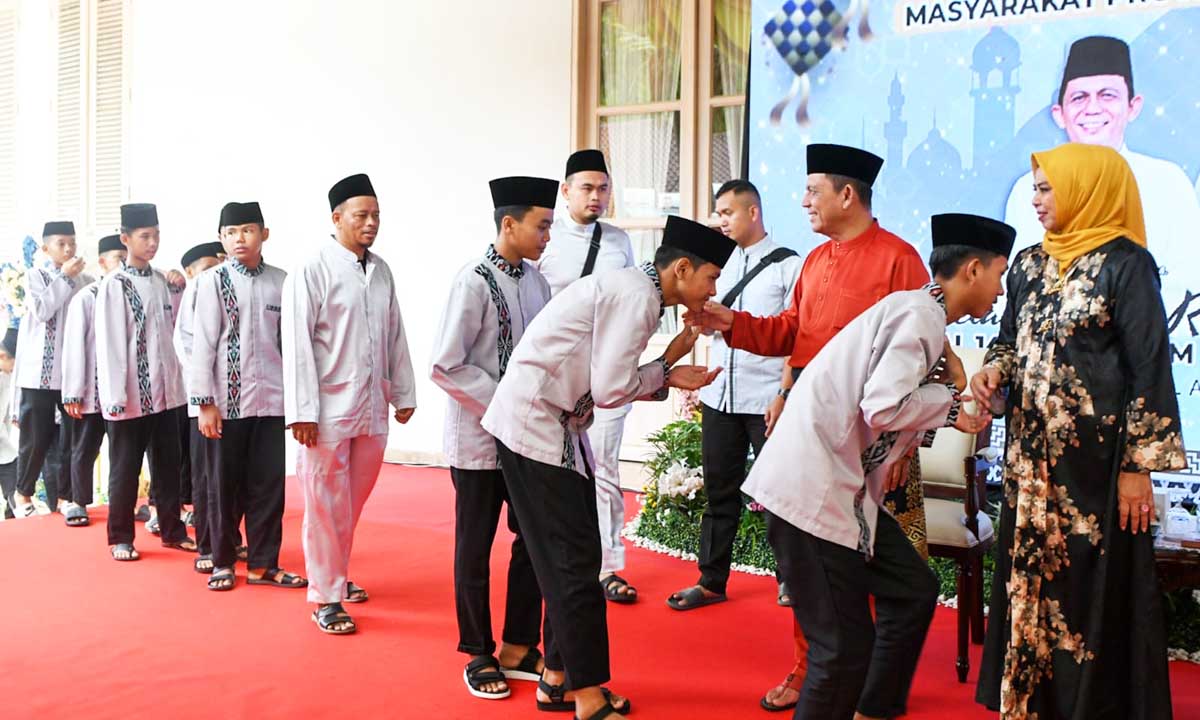 Ribuan Warga Padati Open House Gubernur Ansar di Hari Kedua Lebaran