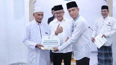 Sekda Batam Salurkan Bantuan Rp 75 Juta untuk Masjid di Tanjung Uma