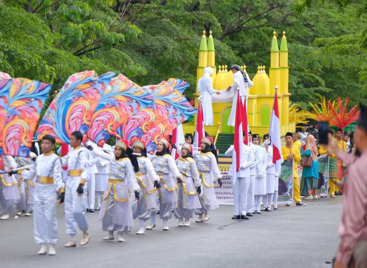 Pawai Ta'aruf MTQH Ke-X Kepri, Kafilah Tanjungpinang Usung Kebesaran Kemaharajaan Melayu