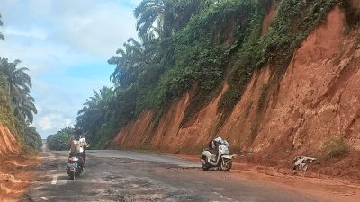 Jalan Rusak di Lintas Timur Bintan Kembali Makan Korban