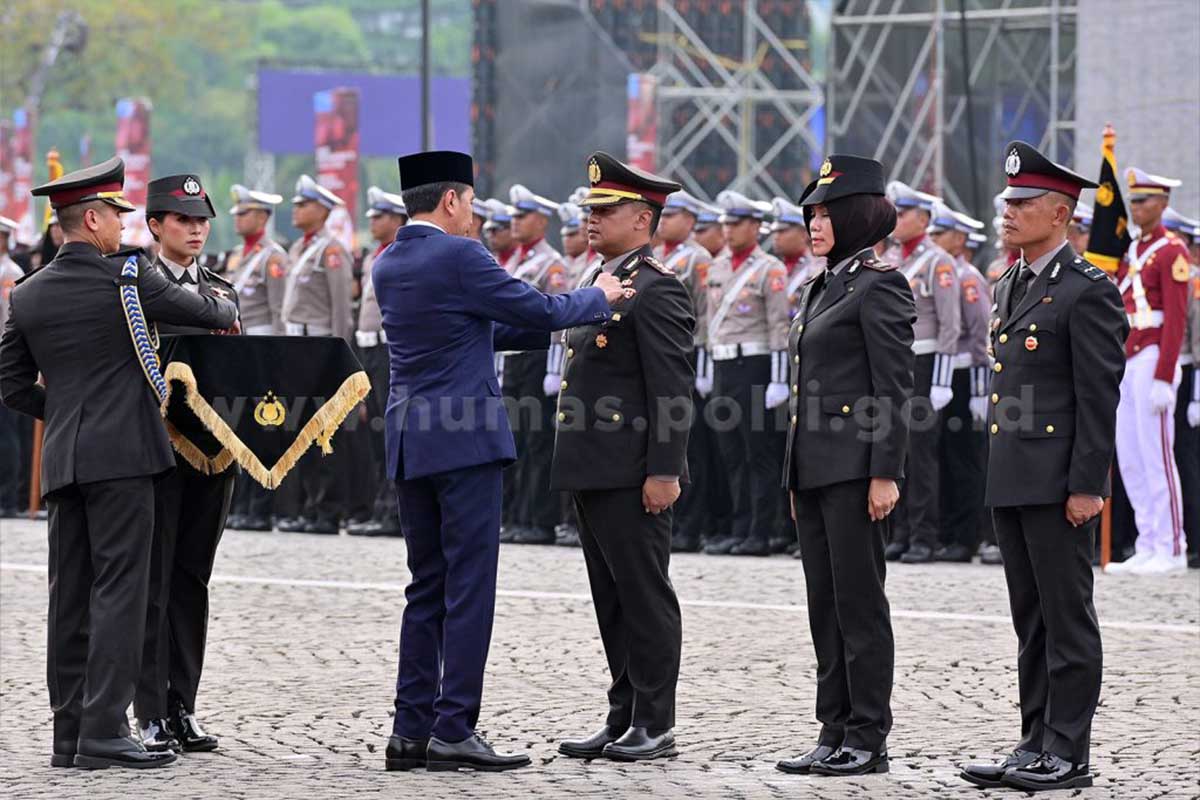 Tiga Personel Polri Terima Tanda Kehormatan Bintang Bhayangkara Nararya