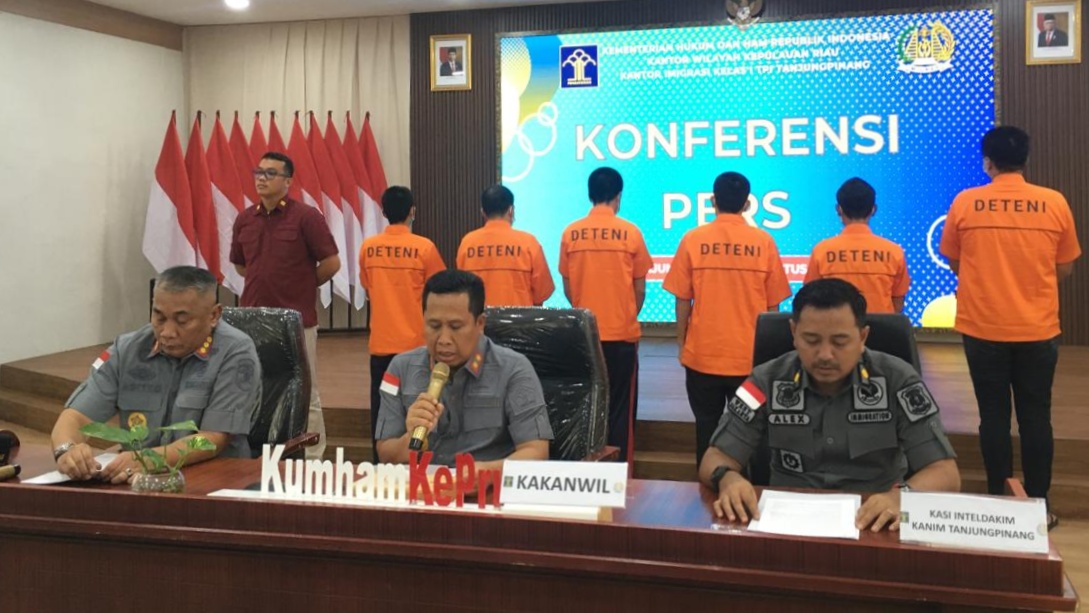 Imigrasi Tanjungpinang Tangkap 6 WNA Vietnam di Bintan