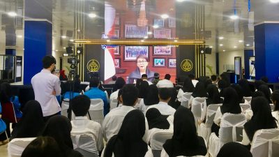 Mahasiswa HI UMRAH Gelar Kuliah Umum Satu Dekade Diplomasi Indonesia