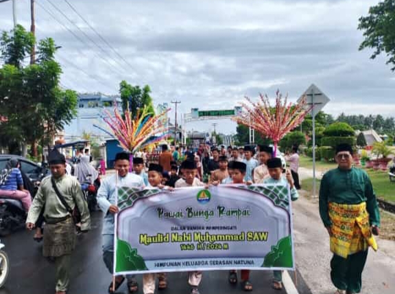 Warga Serasan di Ranai Gelar Pawai Maulid Nabi Muhammad SAW