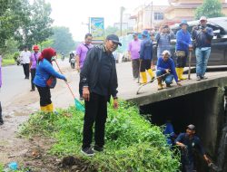 Pjs Wali Kota Batam Pimpin Gotong Royong Pasca Banjir, Tekankan Pentingnya Kebersihan Lingkungan