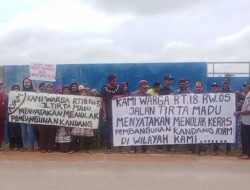 Warga Tolak Pembangunan Kandang Ayam Milik PT Indojaya Agrinusa di Tirta Madu