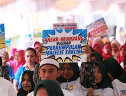 Emak-emak Majelis Taklim Batam Deklarasi Dukung Ansar-Nyanyang dan Amsakar-Li Claudia